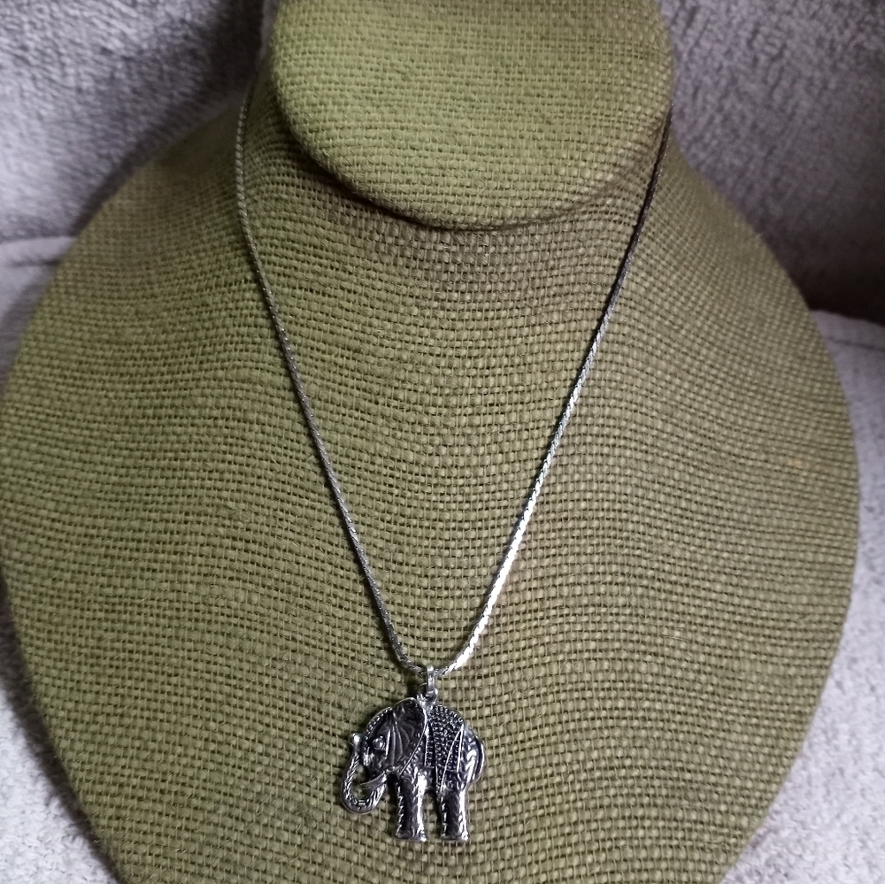 Silvertone elephant necklace